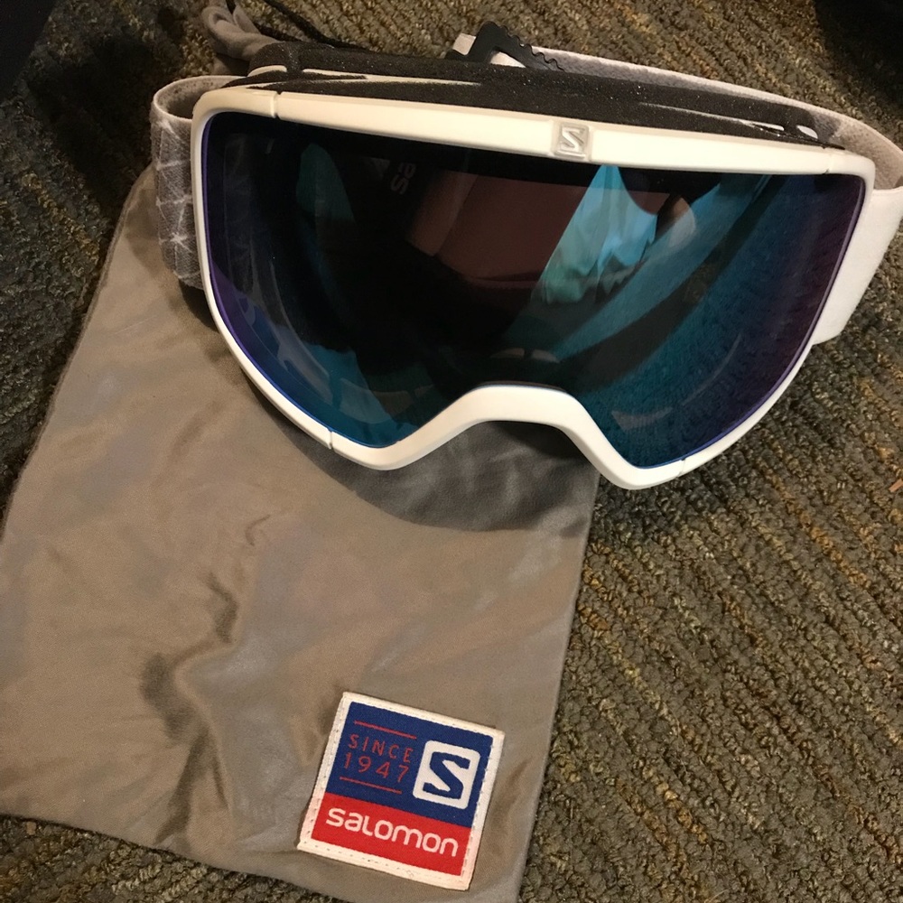 Salomon ski goggles